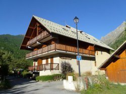 This self catering apartment in Vallouise sleeps up to 7