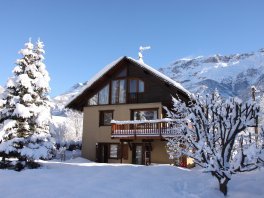Apt L'Acacia is on the ground floor with a large garden