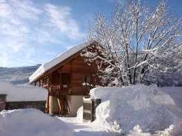 exterior of apt meleze in winter